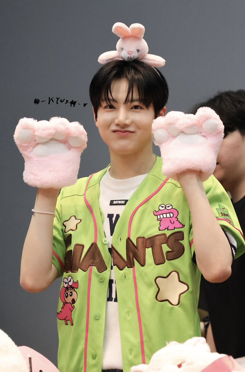 240626 플로리스 대면팬싸 

( ꜆ᐢ. ̫.ᐢ)꜆🐰💕

#트레저  #TREASURE  #トレジャー #준규 #JUNKYU #ジュンギュ