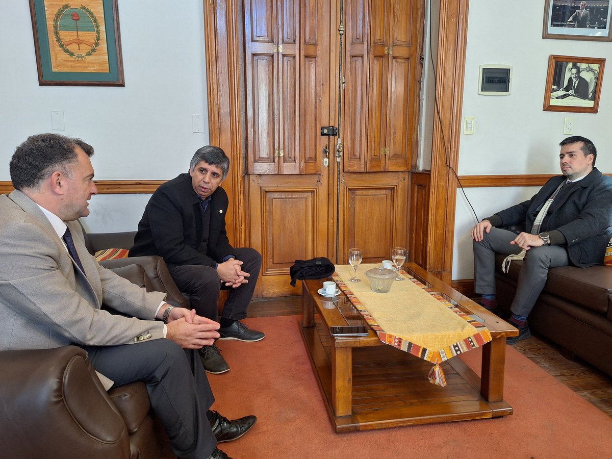 AlbarracinDif's tweet photo. Me reuni con el Mg. Lic. Víctor Martínez, Decano de la Facultad de Economía y Administración de la @univ_UNSTA. https://t.co/mrM7lbSaUY
