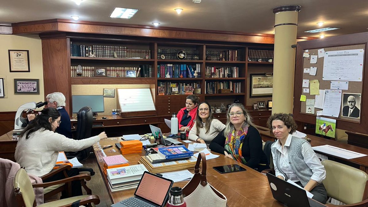 Cinthia (@cinthiavgauna) on Twitter photo Miércoles de Ciencia con el Prof A. Cubilla, revisando casos de INCAN 🙌🏼🔬🧬🩺 <a href="/Incanpy/">INCAN</a> <a href="/malucabanas/">Ma.Luisa Cabanas</a> <a href="/lucila_donna/">Dra Maria Lucila Gonzalez Donna</a> Miércoles de Ciencia con el Prof A. Cubilla, revisando casos de INCAN 🙌🏼🔬🧬🩺 <a href="/Incanpy/">INCAN</a> <a href="/malucabanas/">Ma.Luisa Cabanas</a> <a href="/lucila_donna/">Dra Maria Lucila Gonzalez Donna</a>