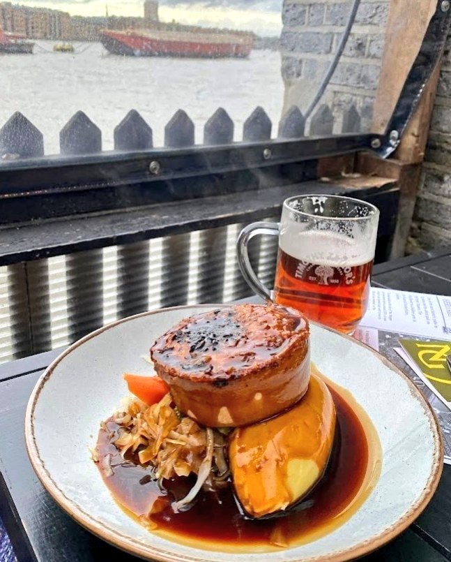 Who ate all the pies? You should! The pundits might not know how to make everything better 🏴󠁧󠁢󠁥󠁮󠁧󠁿 🦁 ⚽️ but £18 for our Pie &amp; Pint deal guarantees excitement. Steak, chicken, ham or vegan pie + mash, veg &amp; gravy + a pint of ale, <a href="/amstelbieruk/">Amstel Bier UK</a> or cider. You choose. The view comes free