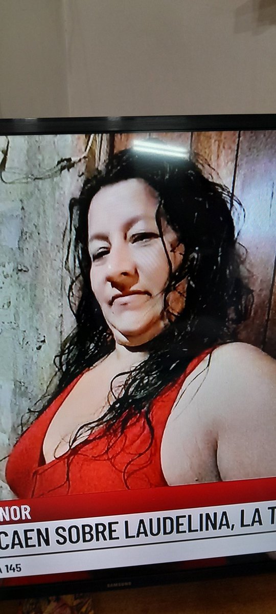 LauraIris72's tweet photo. Ésta sigue suelta!!! Encierren ya a Laudelina https://t.co/23VdPxLLhN