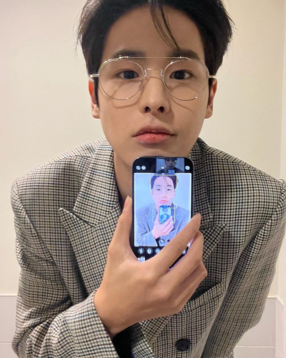 🐦 tweet media