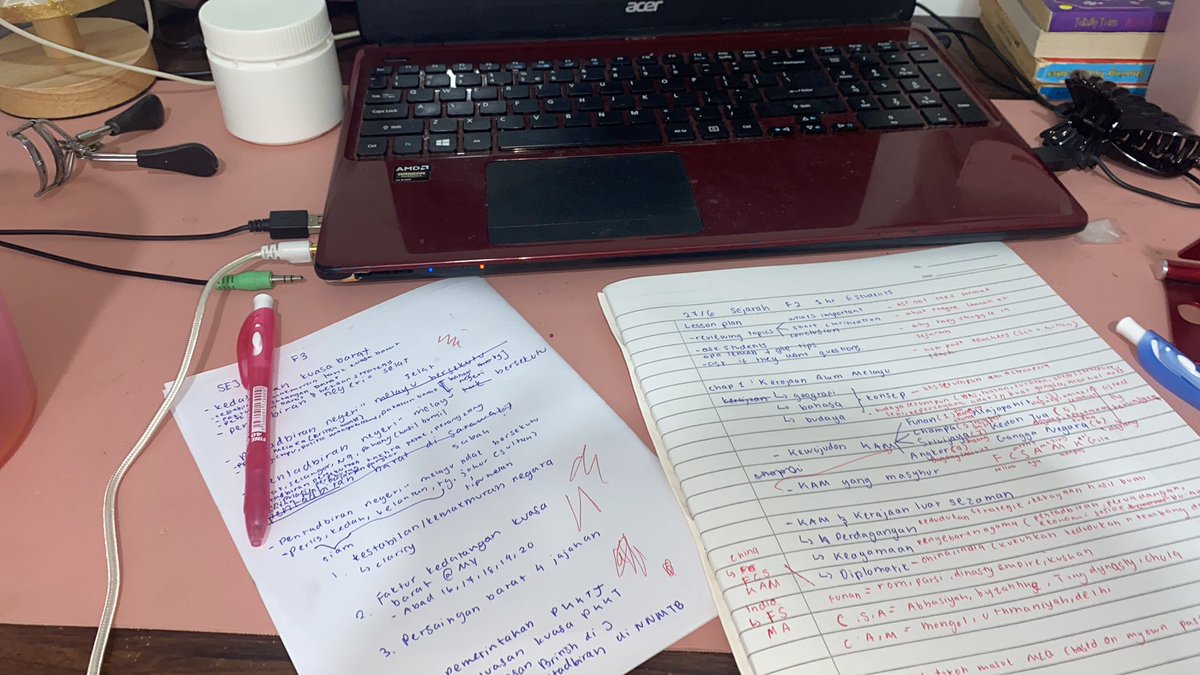 jichu023's tweet photo. making my lesson plan for my class tmr im so happy i love teaching sejarah SUMPAHH https://t.co/FQViknRcAG