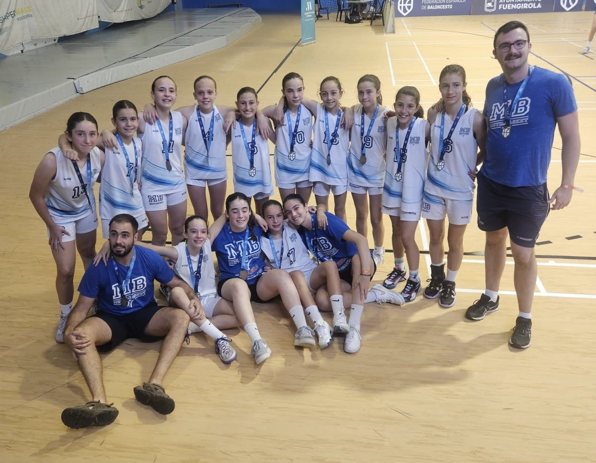 FNBaloncesto's tweet photo. Mutilbasket y Ademar Hércules terminan una gran participación en el Cto. de España de clubes de minibasket. Las de Mutilva acaban entre los 16 mejores al caer en octavos, mientras que los de Sarriguren terminan terceros de grupo con un triunfo.

📷 @Mutilbasket y @CDAdemarSarri https://t.co/Uev1iippkD