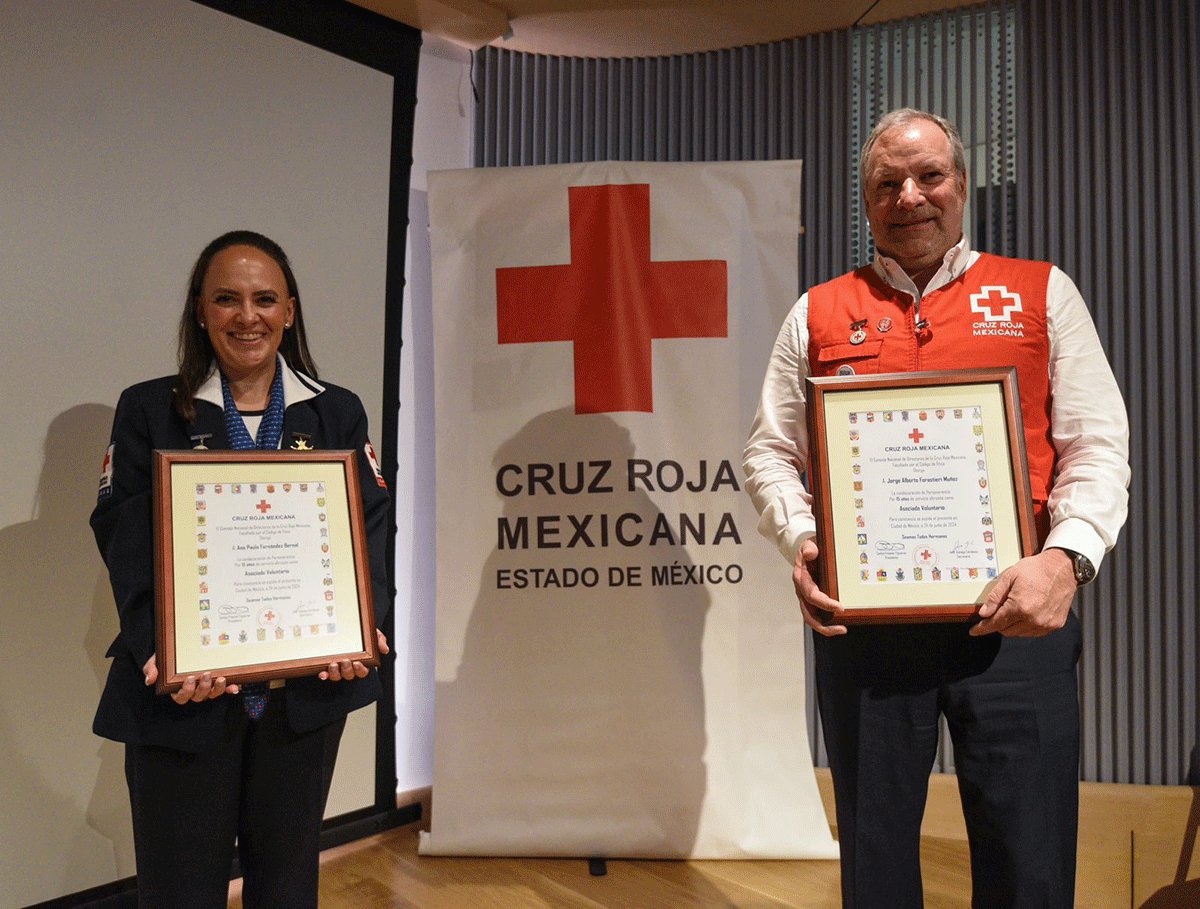OigaEdomex's tweet photo. @CruzRoja_MX reconoce a @JorgeForastieri  y a Ana Paula Fernández por 15 años de encabezar la @CruzRojaEM 
Información completa en: https://t.co/U6Rx2nbd5s https://t.co/VeTBKEB1XN