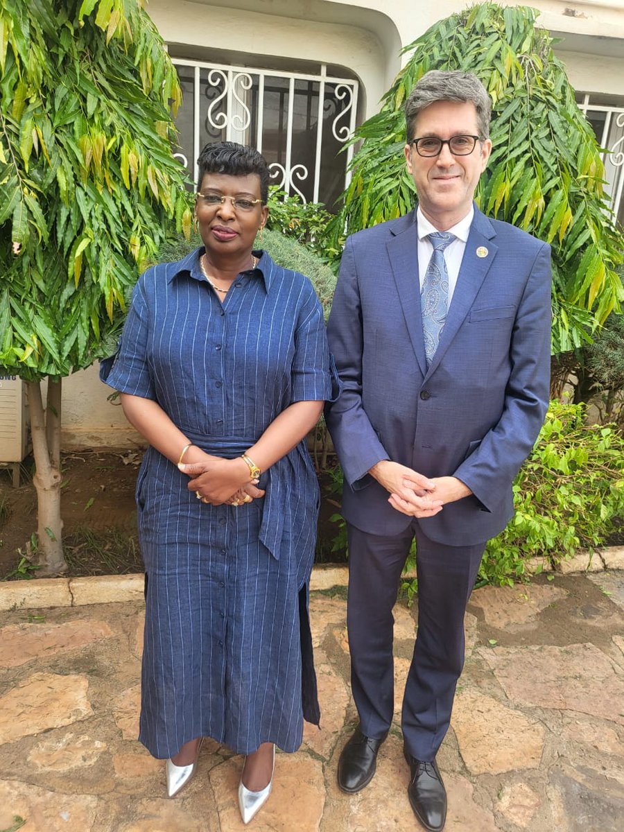 Échanges fructueuses cet après midi avec S.E l' ambassadeur du Canada.  Le renforcement du partenariat entre nos deux institutions pour la mise en oeuvre du mandat de onufemmes et la politique étrangère féministe du Canada était à l' agenda.