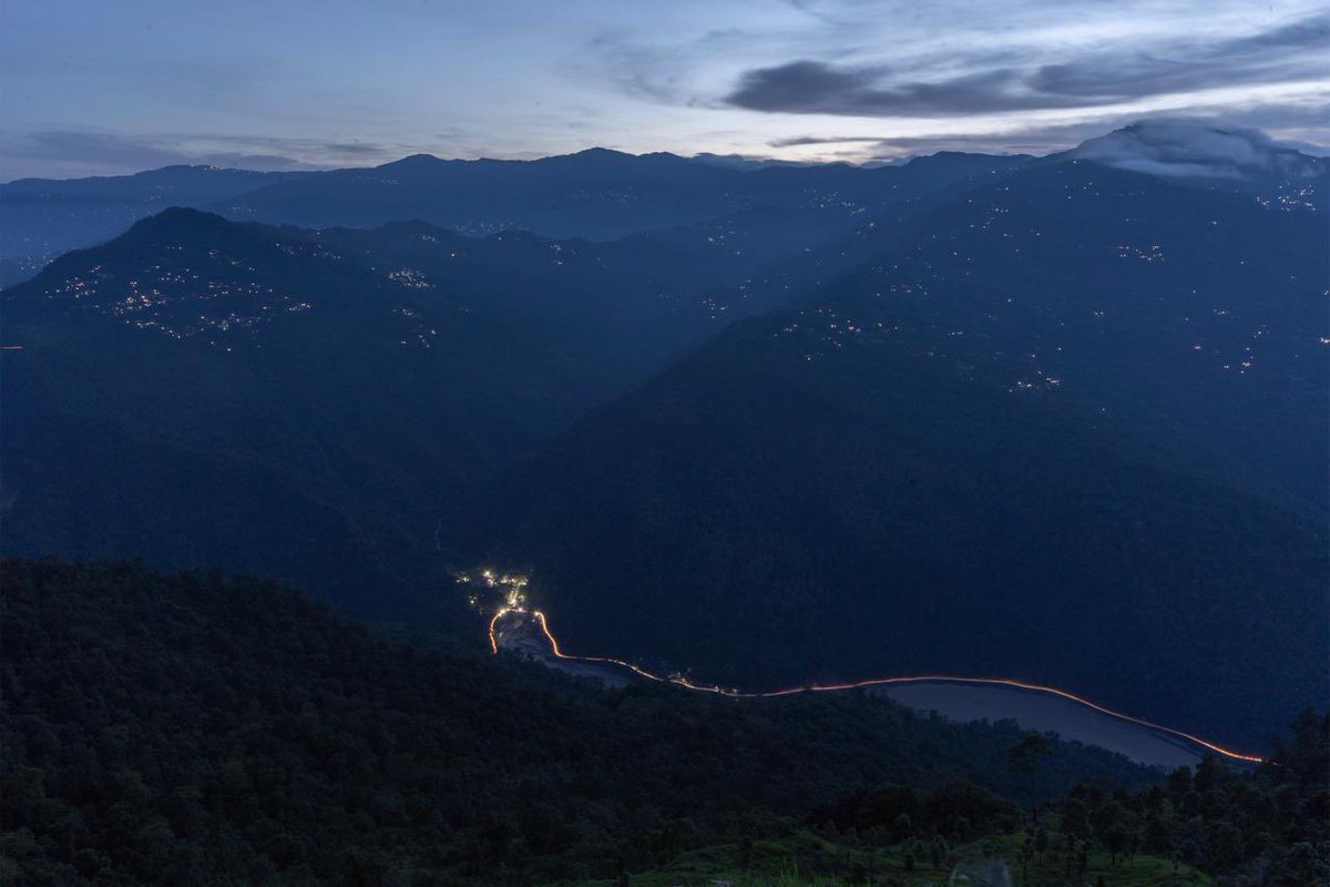 NH 10: A Trail of Lights in the Darkness of Nature’s Fury

#Sikkim #Teesta #NH10 #Kalimpong