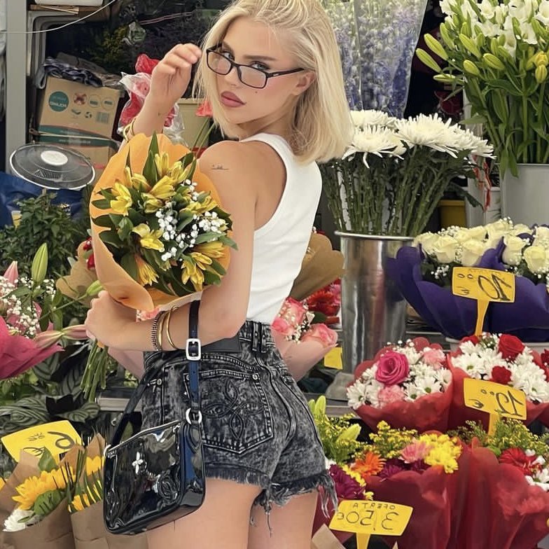 ㅤ

               котёнок,   ⋆˚🐾˖°
       ฅ^•ﻌ•^ฅ                                кис-кис-кис, 
                    иди на ручки. 
             ᡣ𐭩
                               [   люблю пушистых и 
                                   чуть-чуть колючих ]
ㅤ