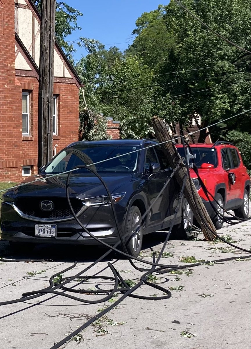 And….just watched someone step over this downed power line at 28 and Iowa in Omaha….fyi, ⁦<a href="/OPPDCares/">OPPDCares</a>⁩