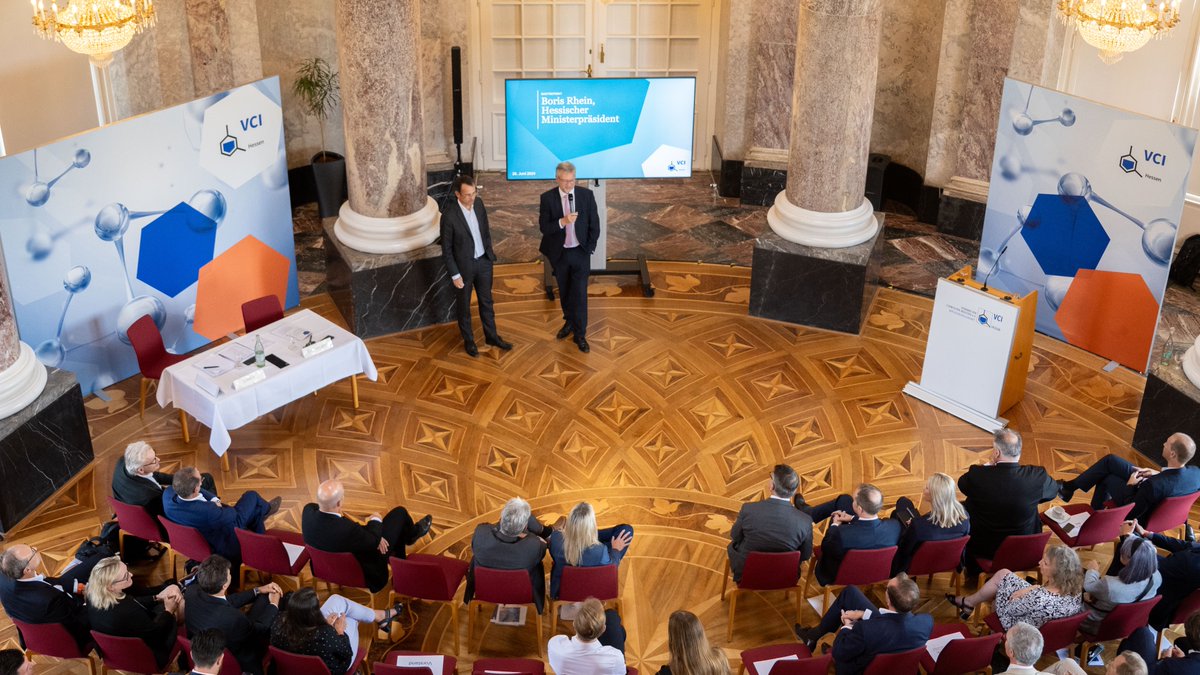 Es ist unser Ziel, Hessen wieder zur Apotheke Europas zu machen: Eine wettbewerbsfähige Chemie- und Pharmaindustrie fördert Wachstum &amp; Wohlstand. Ich danke dem scheidenden Vorstand des <a href="/VCI_Hessen/">VCI Hessen-Verband der Chemischen Industrie Hessen</a> für die gute Zusammenarbeit und freue mich, diese unter neuer Leitung fortzusetzen.