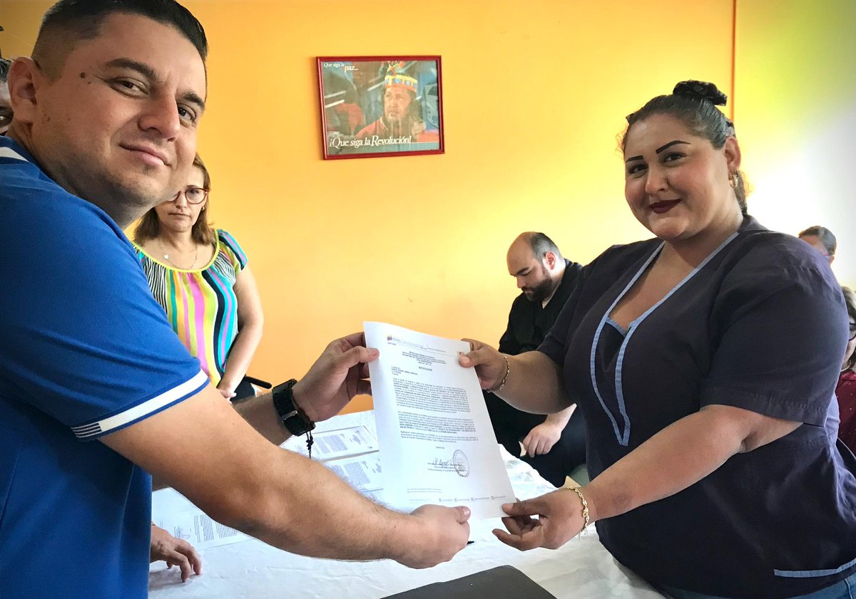 Con un emotivo acto en el salón Hugo Chávez Frías de IPASME Maracaibo, se realizó la entrega de credenciales de titularidad de cargo a 23 trabajadores (16 empleados y 7 obreros) pertenecientes a nuestra institución, este 26 de junio.

<a href="/_LaAvanzadora/">Yelitze Santaella</a>
#NadieLeQuitaLoBailao