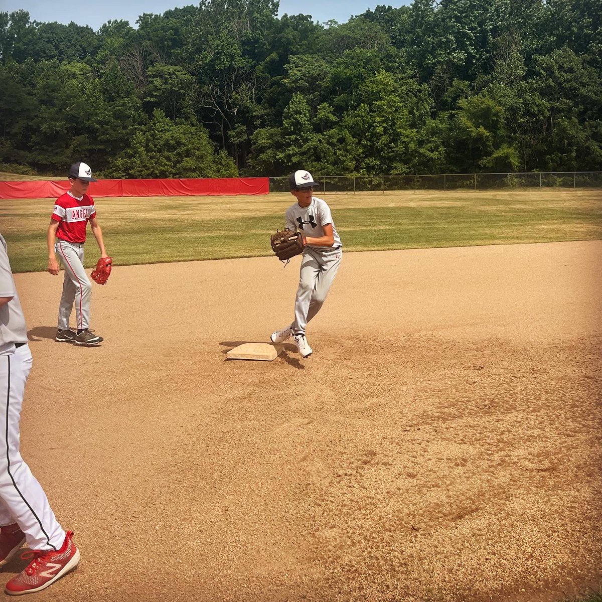 RVBaseball_'s tweet photo. “Day3️⃣ of Youth Baseball Camp! 🏆Huge congrats to our Defenders of the Day(1st picture)! 🧤💪 Team competitions brought out the best in everyone despite the hot weather. ☀️🔥 #FutureRedDevils #DefenseWinsChampionships” https://t.co/q9OkxktEGI