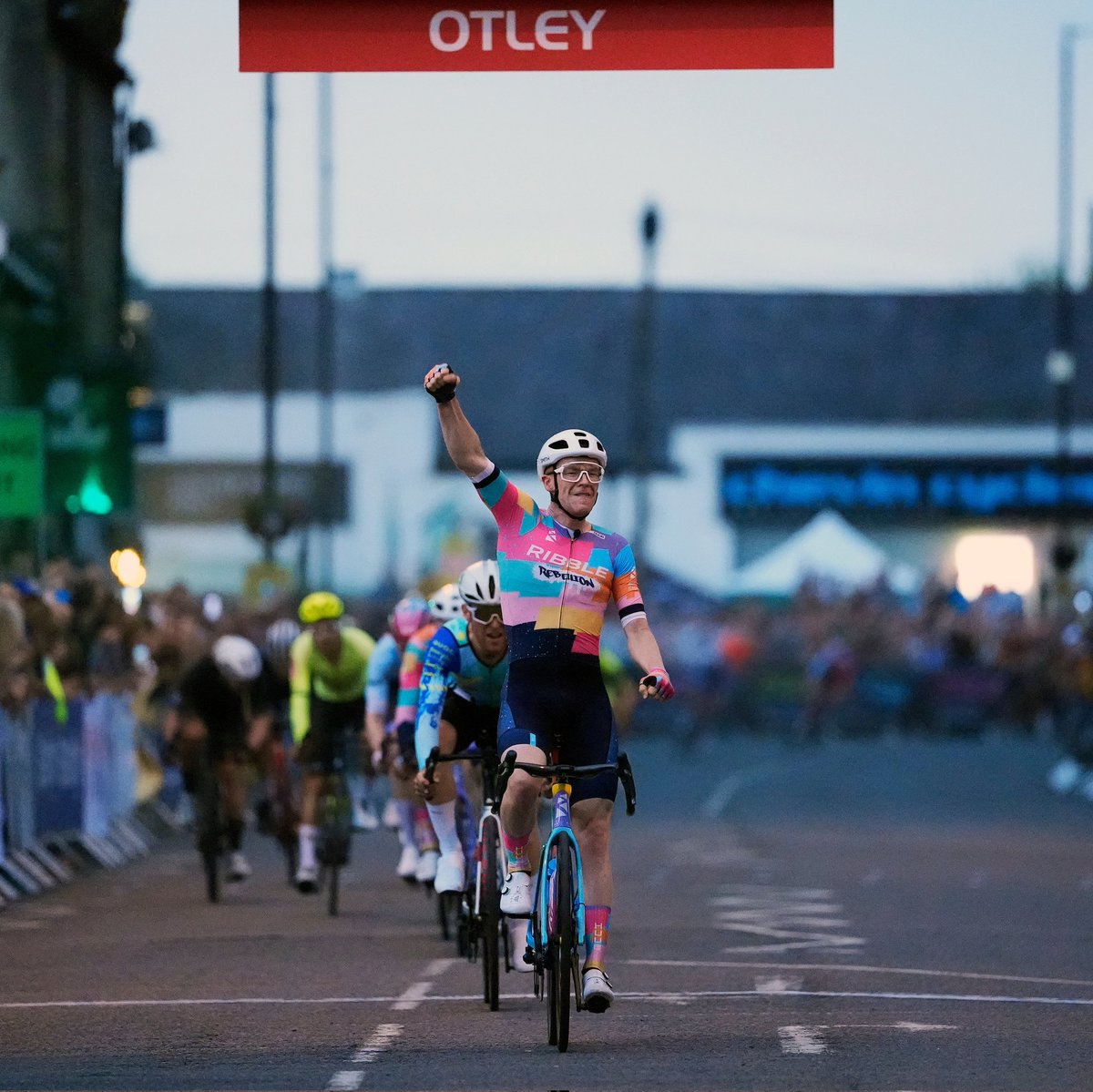 Matt Bostock is victorious! 🏆💪

The RIBBLE REBELLION rider powered to an incredible sprint victory in Otley.

📸 <a href="/swpixtweets/">SWpix.com</a>

#NatRoadSeries