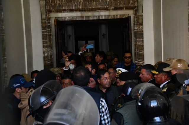 BPINewsOrg's tweet image. General Zúñiga claims Armed Forces aim to "restore democracy" and announces the release of political prisoners including Luis Fernando Camacho and Jeanine Áñez. #Bolivia #CoupAttempt #JuanJoséZúñiga