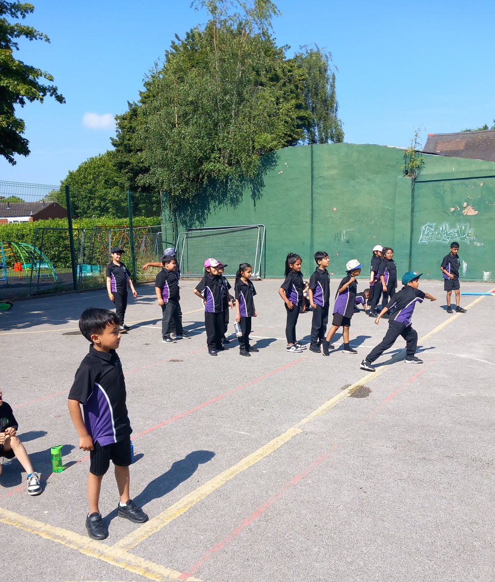 Ladypool_Prim's tweet photo. It was KS2's turn today! An absolutely gorgeous morning for Sports Day. 🌞 😎 Thanks to Mr Ali for organising it all and to the staff and children for being so energetic. We loved every minute!  😍 #SunnyDays #SportsDay #Getset4PE https://t.co/xGFX3fYoSm