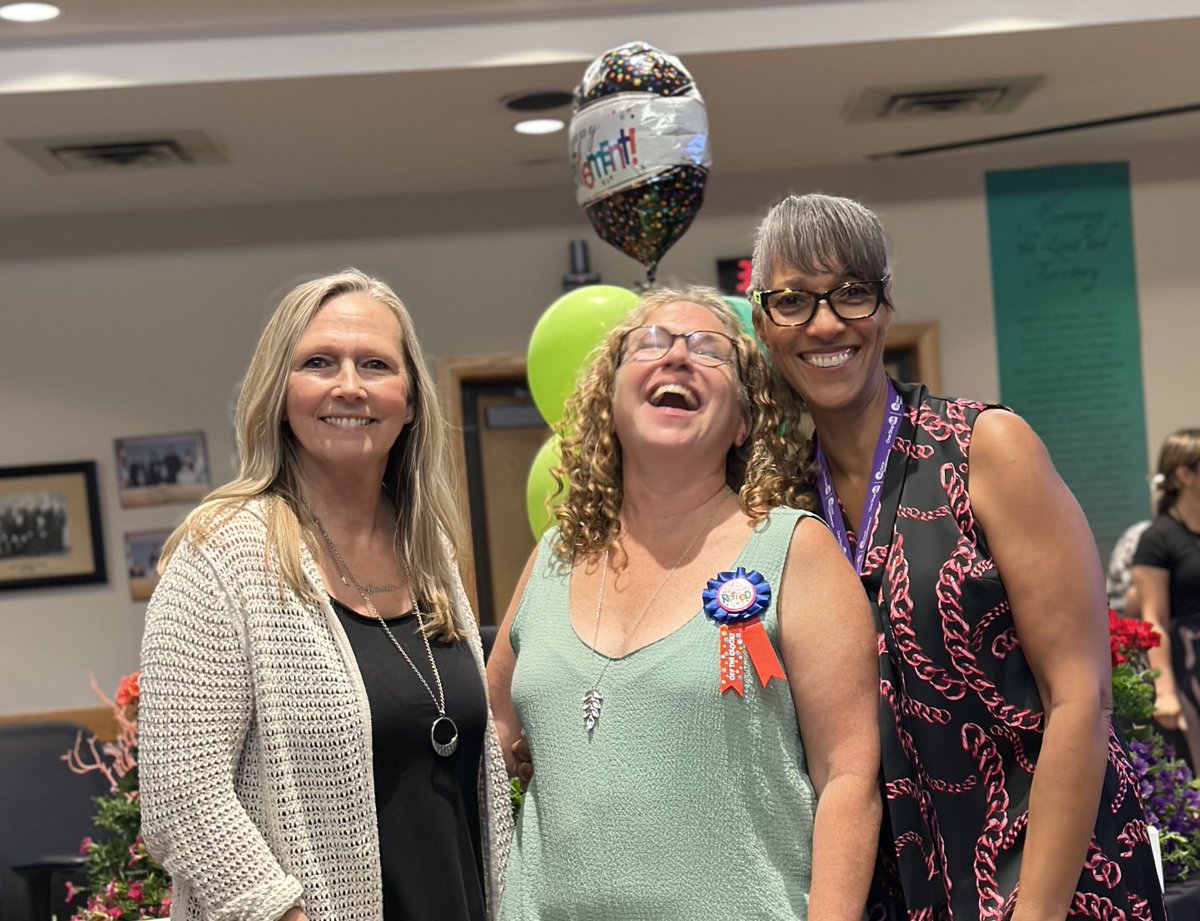 The smiles say it all. Happy Retirement to ⁦<a href="/GBrown64/">Glenda Brown (she/her)🌈</a>⁩ ⁦<a href="/PatriciaCodner/">Patricia Codner</a>⁩ and RhondaBoyle Thankful for your leadership, your compassion and dedication. The ⁦<a href="/HCDSB/">Halton Catholic DSB</a>⁩ community will miss you💕.