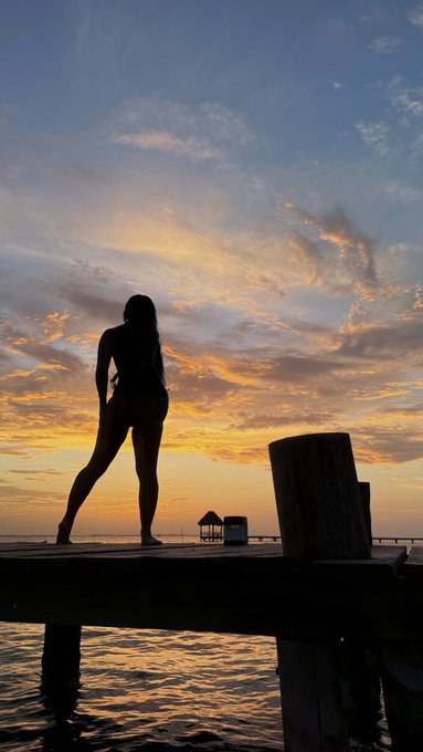 New quickie tonight 🌴 https://t.co/0Av3etyhDI