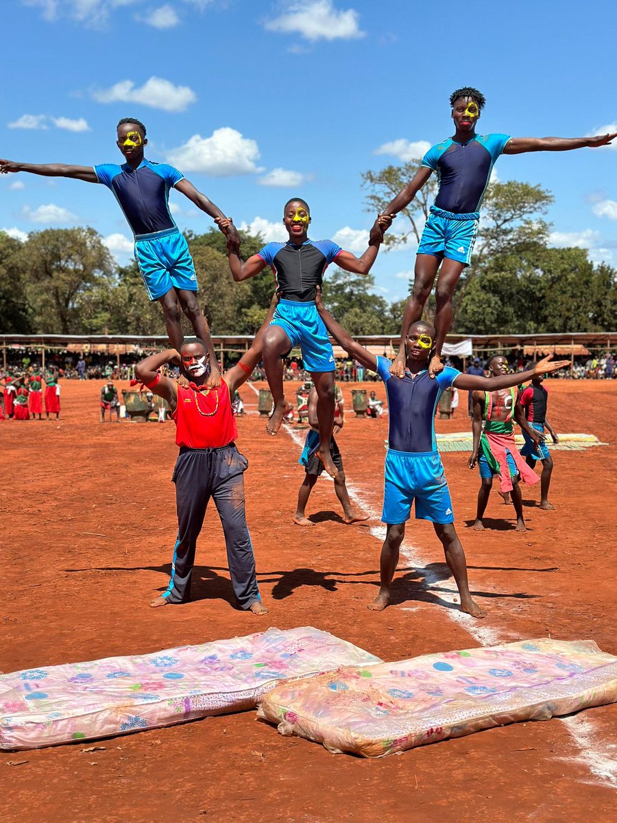 UNHCRTanzania's tweet photo. #Throwback to #WorldRefugeeDay, where refugees showcased their talents including acrobats, fashion, live band and traditional dances.

🙏Thank you to the Government of 🇹🇿, donors, UN agencies and partners who joined us to commemorate their day. #WithRefugees https://t.co/v3LBJdT4m3