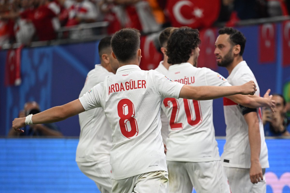 Tebrikler #BizimÇocuklar 👏🏻

2024 Avrupa Şampiyonası F Grubu son maçında Çekya’yı 2-1 yenerek son 16’ya kalan A Milli Futbol Takımımızı yürekten kutluyorum. 🇹🇷

#EURO2024
