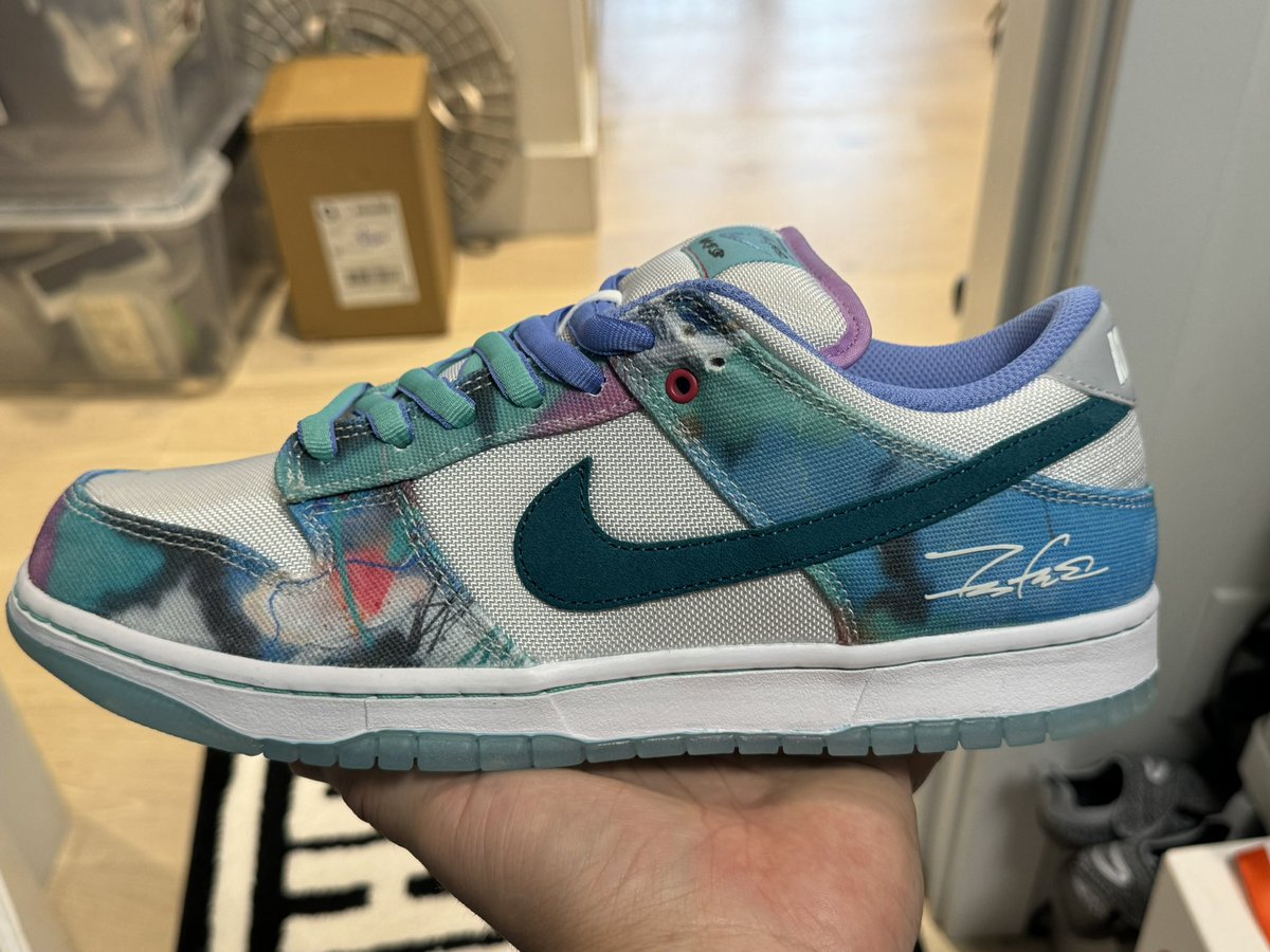 Fredimator's tweet photo. Day 26 of my #dunkchallenge brings me to my final pair of Dunks, the SB Dunk Futura 2024. I’ve been a fan of Futura for quite awhile so obviously, I needed a pair.
Now, what comes next? Do I need to buy another pair of GR dunks, or will destiny arrive via UPS #dunkthefud https://t.co/OmF41oAWOn