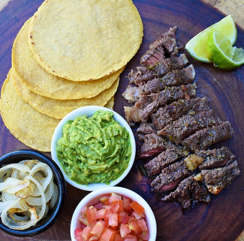 Tenemos los mejores cortes para tus asados. 

#CalidadDelikatessen🔥