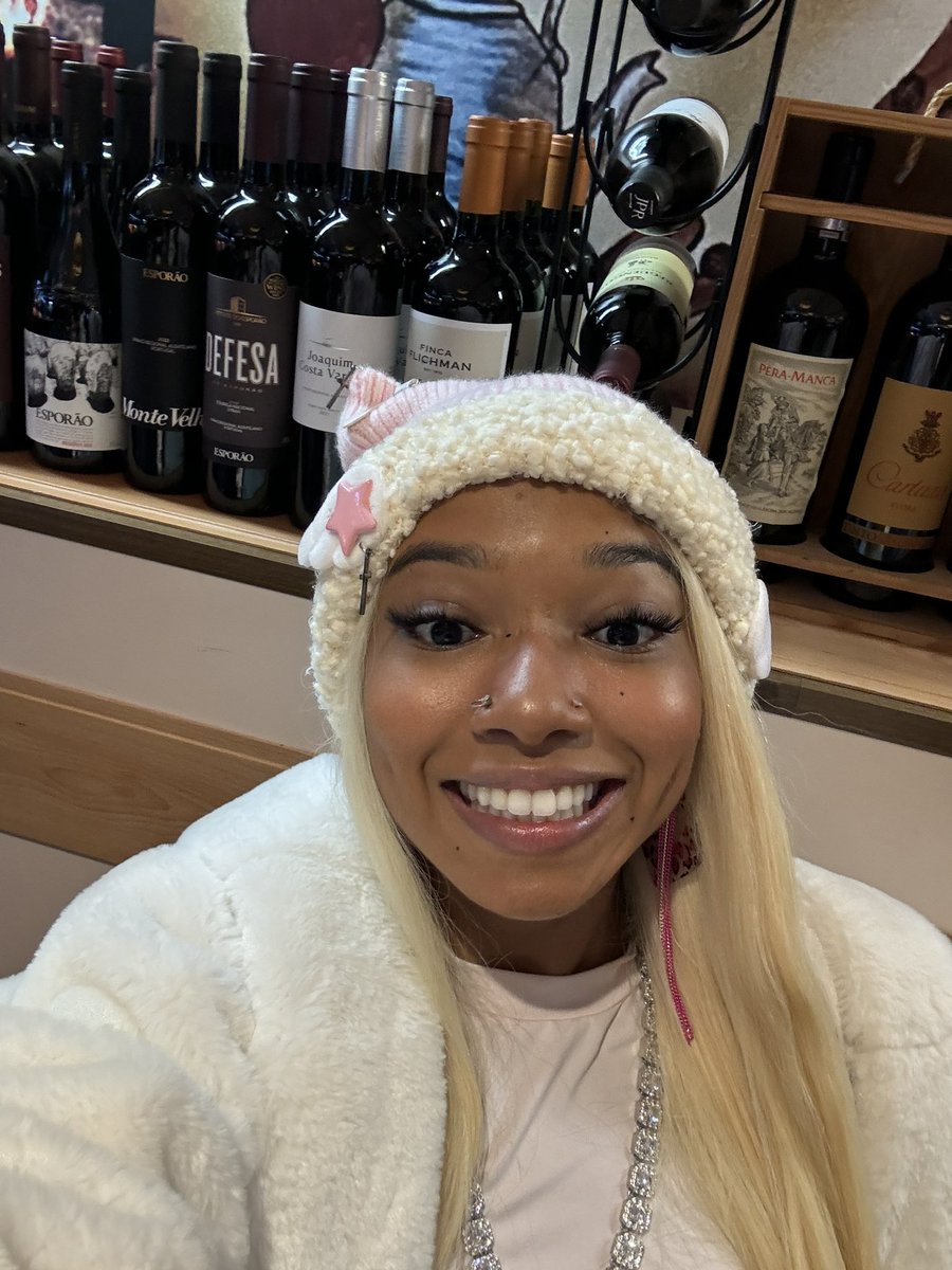 album novo em breve. 💜