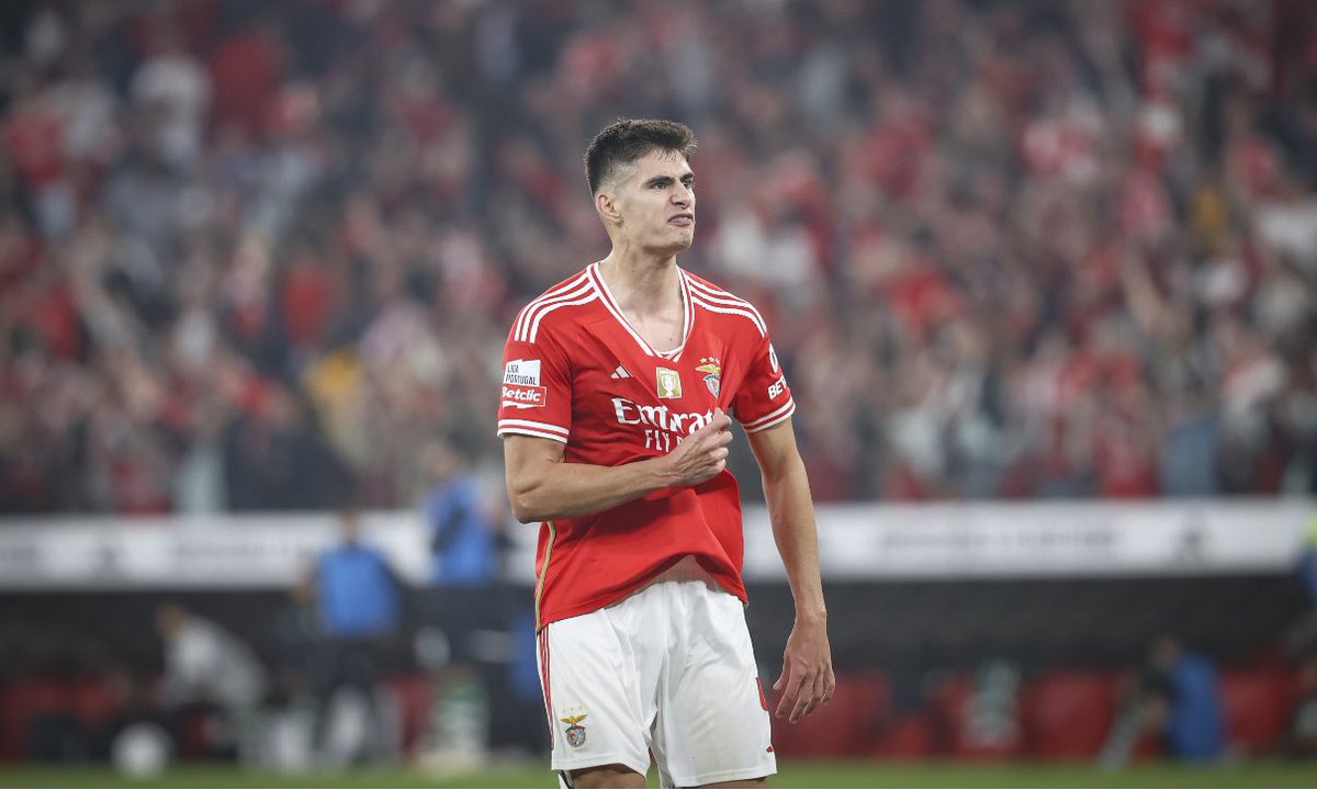 Vamos António, cabeça erguida. 👊