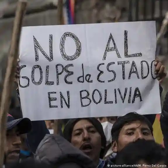 Desde #Cuba, nuestra solidaridad con el Gobierno y pueblo de #Bolivia ante el intento de golpe de Estado en esa nación hermana. Denunciamos a quienes atacan la democracia de ese país, porque no se puede subvertir la voluntad popular. América Latina y el Caribe son una #ZonaPaz.