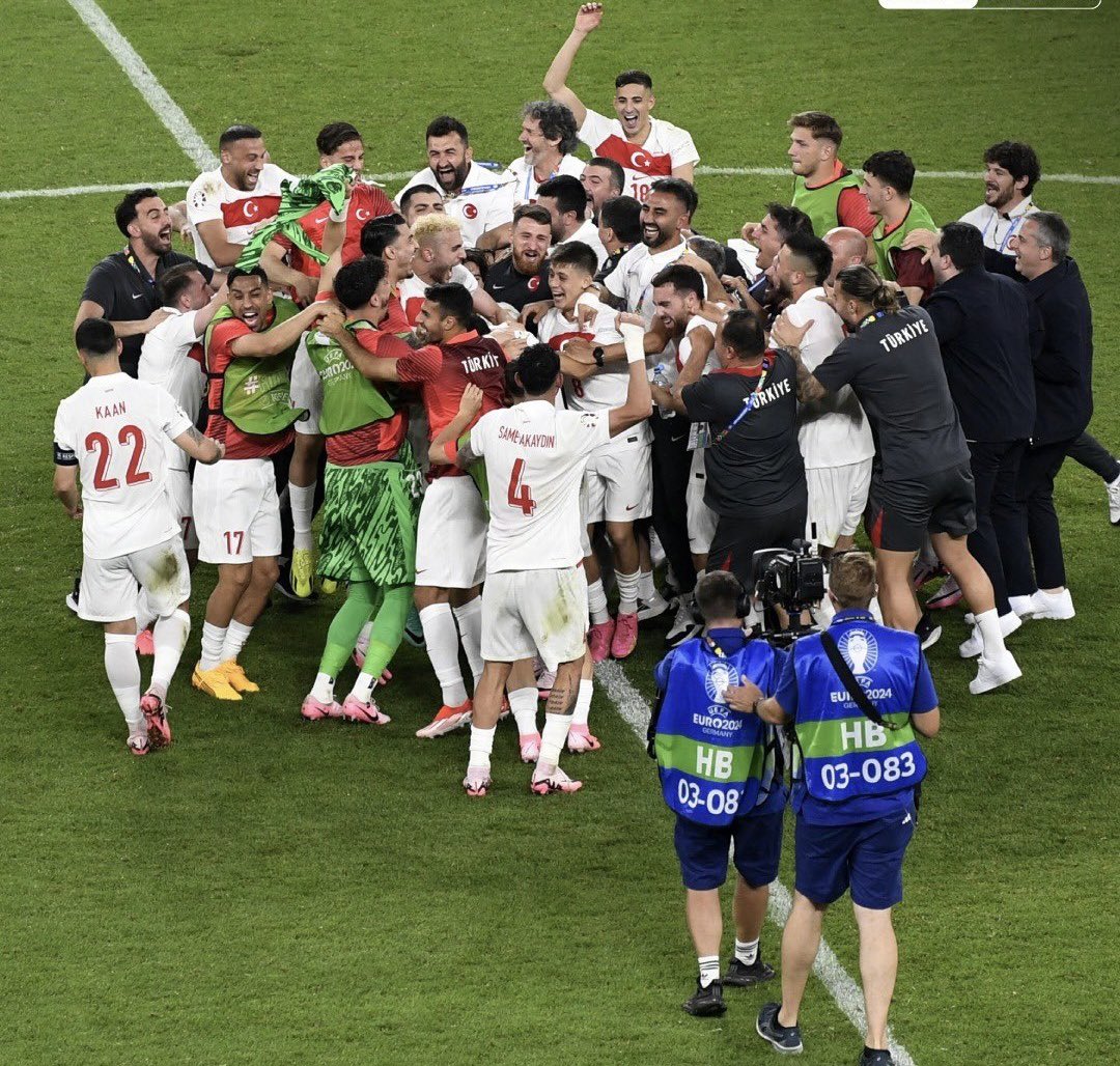 Harikasınız #BizimÇocuklar 🇹🇷

Avrupa Şampiyonasında Çekya’yı yenerek son 16 turuna kalmayı başaran A Milli Futbol Takımımızı yürekten tebrik ediyorum.
⚽️🇹🇷⚽️

#TURvCZE
<a href="/MilliTakimlar/">Türkiye #BizimÇocuklar 🇹🇷</a>