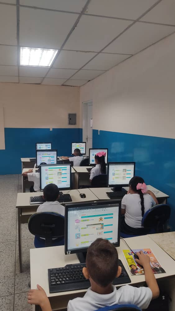 CbitApure's tweet photo. Hoy #26un📸| En el Cbit Teresa  Hurtado, tutores realizan actividad pedagógica con niños de 2do grado "Servicios Públicos y Privados",en el  Mcpio #Achaguas  Edo #Apure .#SomosFundabit https://t.co/mE2KlAf7qR