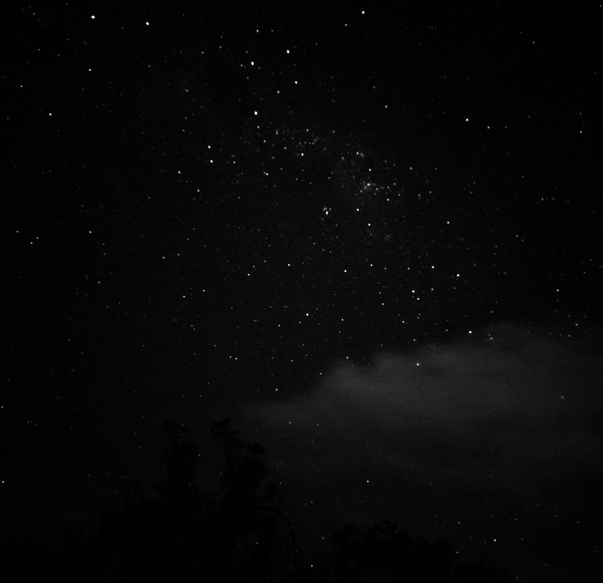 Eiic01's tweet photo. I could really sit out here n just stare at the stars forever https://t.co/XixhOit4xc
