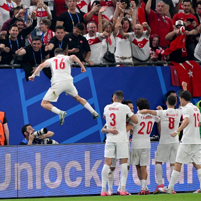 doganoguz23's tweet photo. Son 16’dayız 🇹🇷
Avrupa Şampiyonası’nda gruptan çıkarak bizleri gururlandıran A Milli Futbol Takımımızı yürekten kutluyorum. 
#EURO2024 #BizimCocuklar https://t.co/lXbEdu8uic