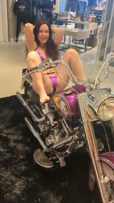 I have been wanting to get with a super outgoing sexy female.. from Florida!🌴 Who are your favorites<a href="/tag/roleplay"class="tags"><span>#roleplay</span></a><a href="/tag/fantasy"class="tags"><span>#fantasy</span></a><a href="/tag/intimacy"class="tags"><span>#intimacy</span></a><a href="/tag/sexuality"class="tags"><span>#sexuality</span></a>
