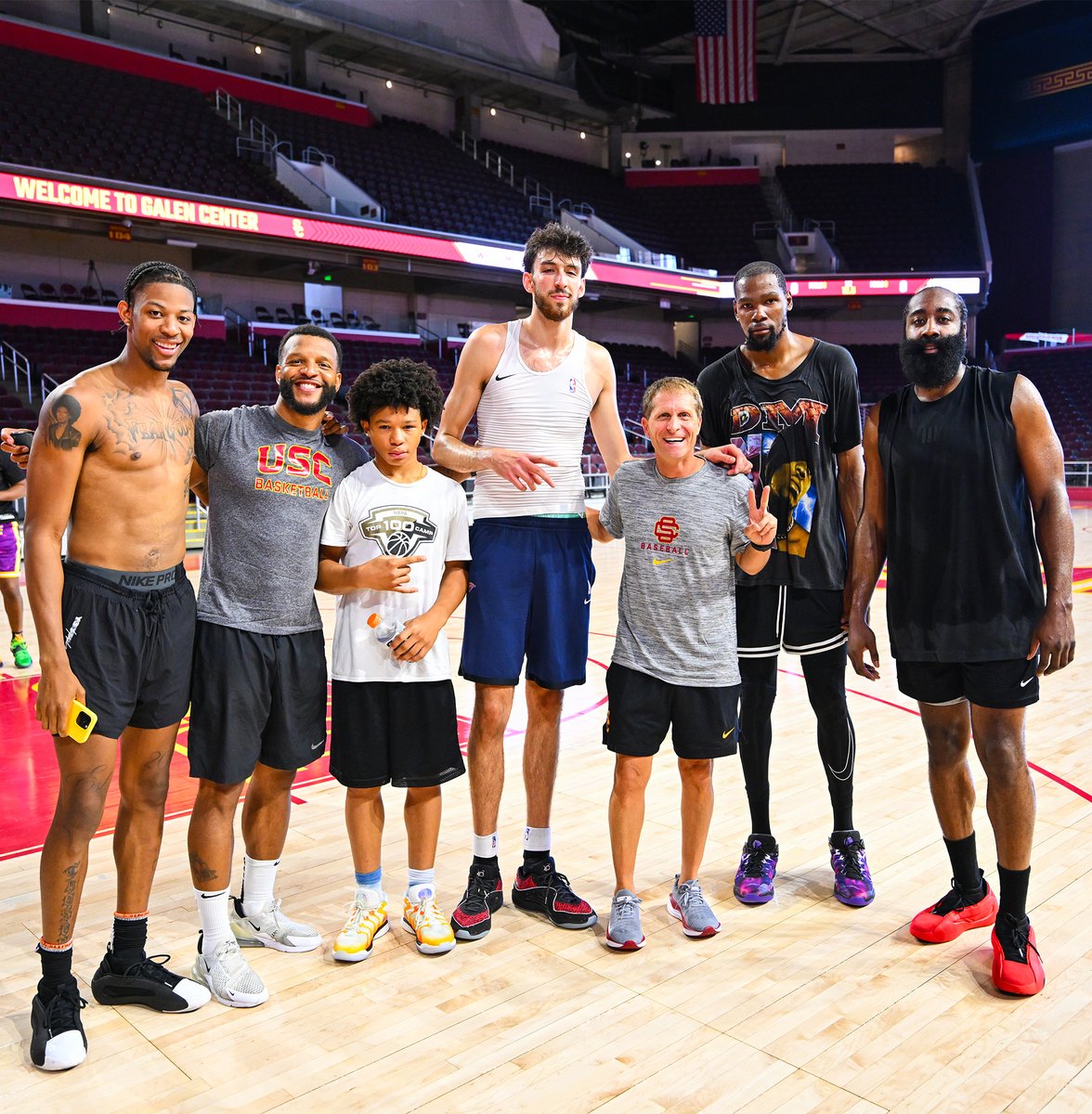 USC Men's Basketball (@usc_hoops) on Twitter photo π§ππ π£ππΌππ π§π’ ππ.
<a href="/KDTrey5/">Kevin Durant</a>, <a href="/JHarden13/">James Harden</a>, <a href="/ChetHolmgren/">chet holmgren</a> and <a href="/DalenTerry/">Dalen Terry</a> pulled up to USC for a workout βοΈ π§ππ π£ππΌππ π§π’ ππ.
<a href="/KDTrey5/">Kevin Durant</a>, <a href="/JHarden13/">James Harden</a>, <a href="/ChetHolmgren/">chet holmgren</a> and <a href="/DalenTerry/">Dalen Terry</a> pulled up to USC for a workout βοΈ