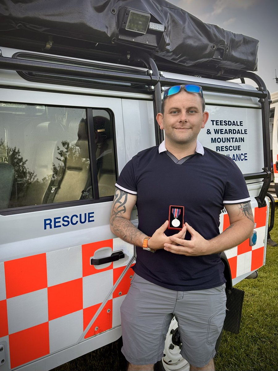MarkColledge92's tweet image. Presented with the Kings coronation medal tonight from Mountain Rescue 🏅
However, due to my current busy life, I have made the difficult decision to hang up my red jacket for now.
Proud to have volunteered with an amazing group of people, until next time 🚑⛰️♥️ #Family #Team