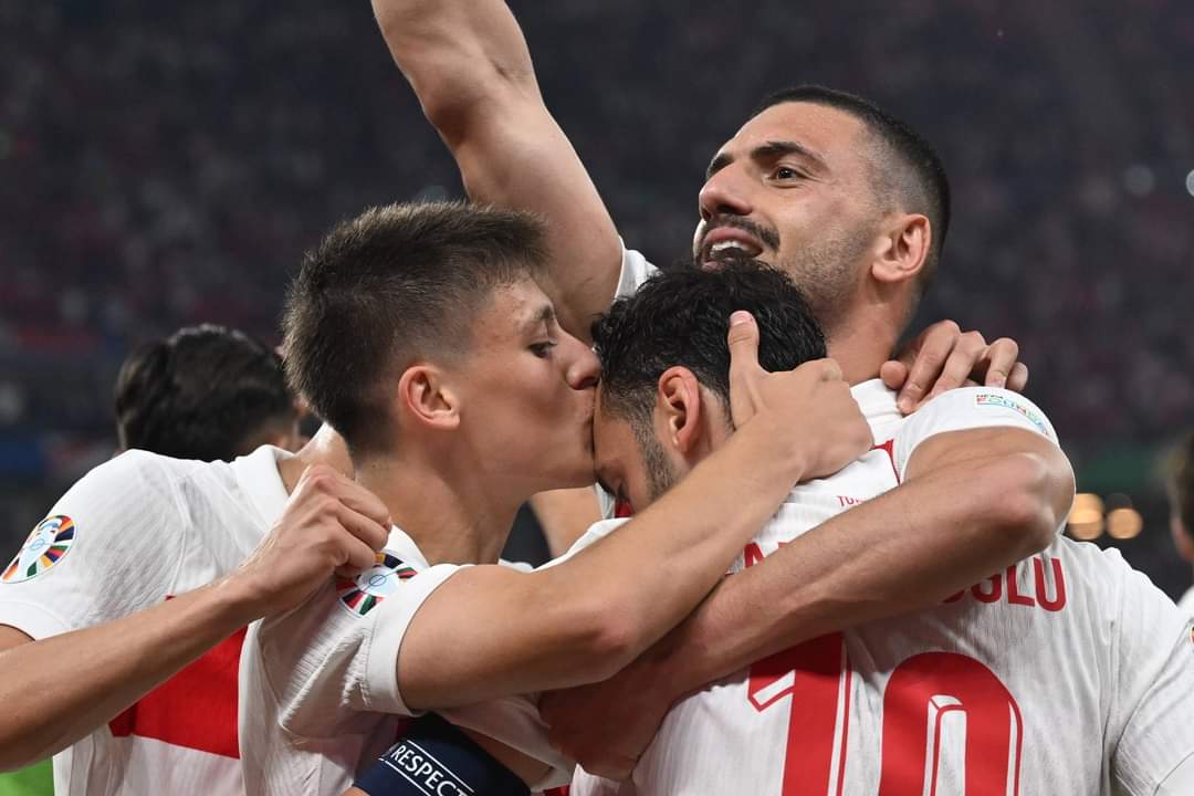 #BizimÇocuklar son 16'da! 🇹🇷

Son 16 turuna kalmayı hak eden milli takımımızı tebrik ediyor, başarılar diliyoruz. 🇹🇷