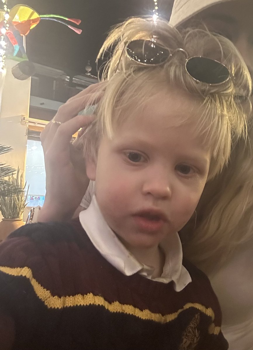 kærastinn minn skírði bangsa tveggja ára  sonar okkar Nína Systir svo sonur minn gæti sagt “nýnasisti” amk fimm sinnum á dag