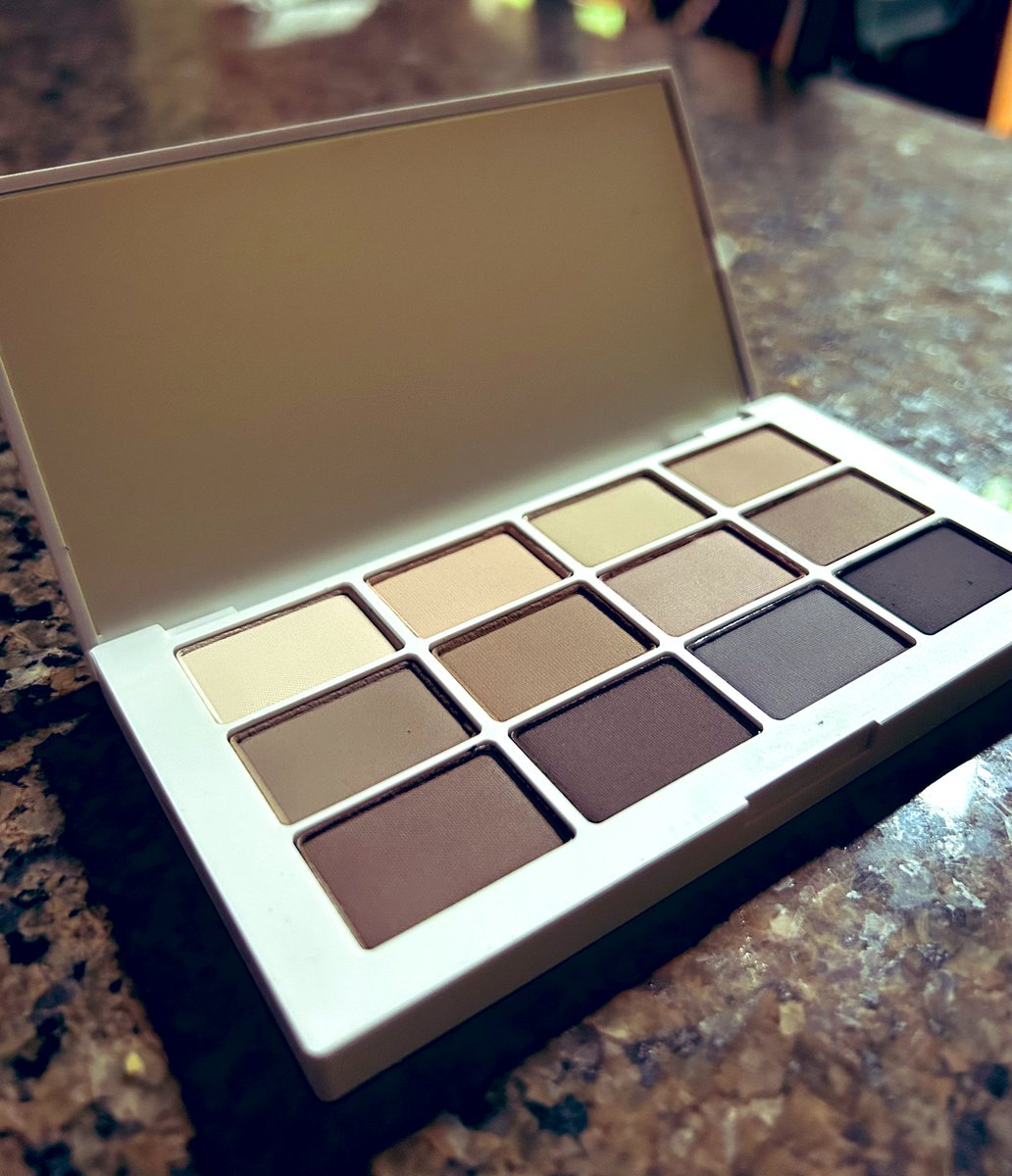 asianposh2022's tweet photo. My new obsessions. @Sephora  #makeupbyMario mattes @givenchy Prisme Libre Loose Powder. 🥰 https://t.co/4B3h4LzfBN