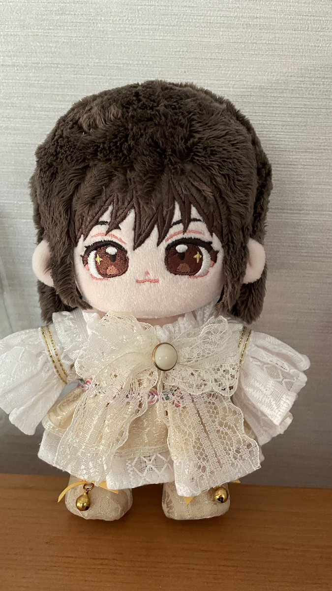 아침햇살을 바라보는 공녀님
근데 응원단장 옷 같아...
오늘 하루도 화이팅!