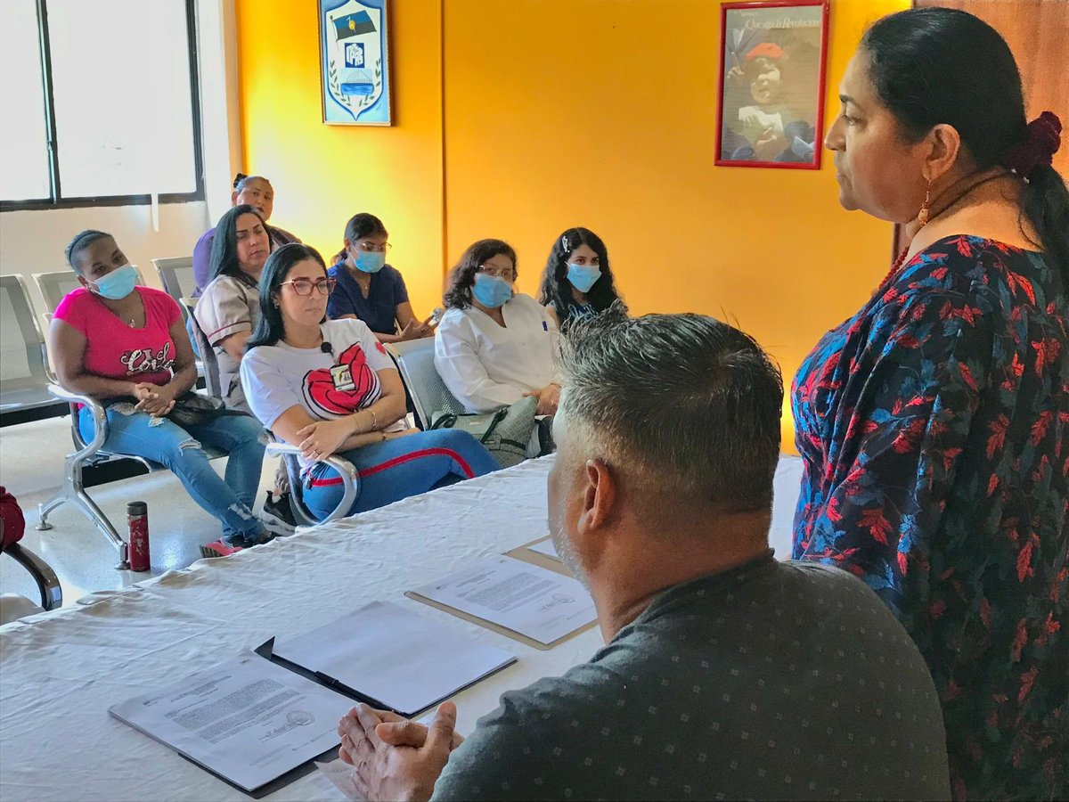 Con un emotivo acto en el salón Hugo Chávez Frías de IPASME Maracaibo, se realizó la entrega de credenciales de titularidad de cargo a 23 trabajadores (16 empleados y 7 obreros) pertenecientes a nuestra institución, este 26 de junio.

<a href="/_LaAvanzadora/">Yelitze Santaella</a>
#NadieLeQuitaLoBailao