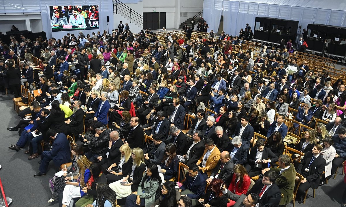 NestorMendezOAS's tweet image. The traditional and active dialogue with civil society during the 54 #OASAssembly included over 450 representatives of workers, the private sector, indigenous peoples, youth and other social actors who shared their visions with the member states on emerging issues in the region