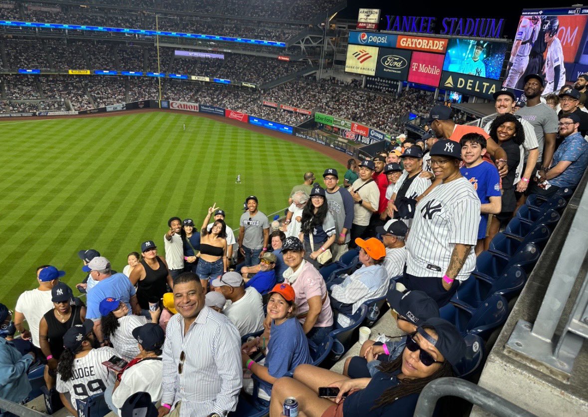 Here’s another shot of our alumni section at last year’s subway series! Got FOMO? Sign up for our newsletter to make sure you’re not missing out on any fun 🎟️ ready to make more Subway Series memories tonight! ⚾️