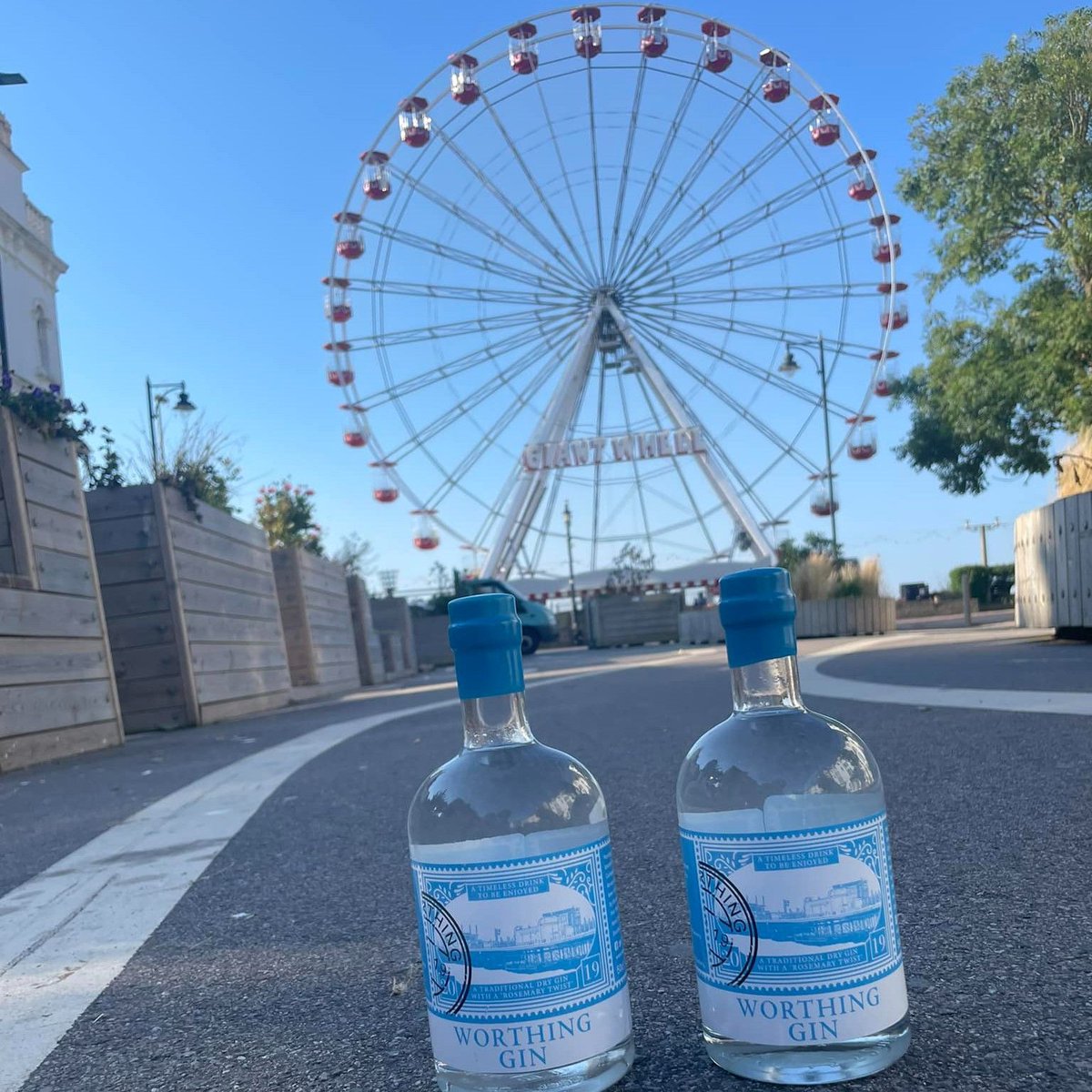 WorthingGin's tweet photo. We support the Giant Wheel on Worthing seafront!

.
.
.

#timeforgin #ginlovers #ginandtonic #ginfluencer #worthing #gin #worthingwheel  #timeforworthing https://t.co/Pyirctcese