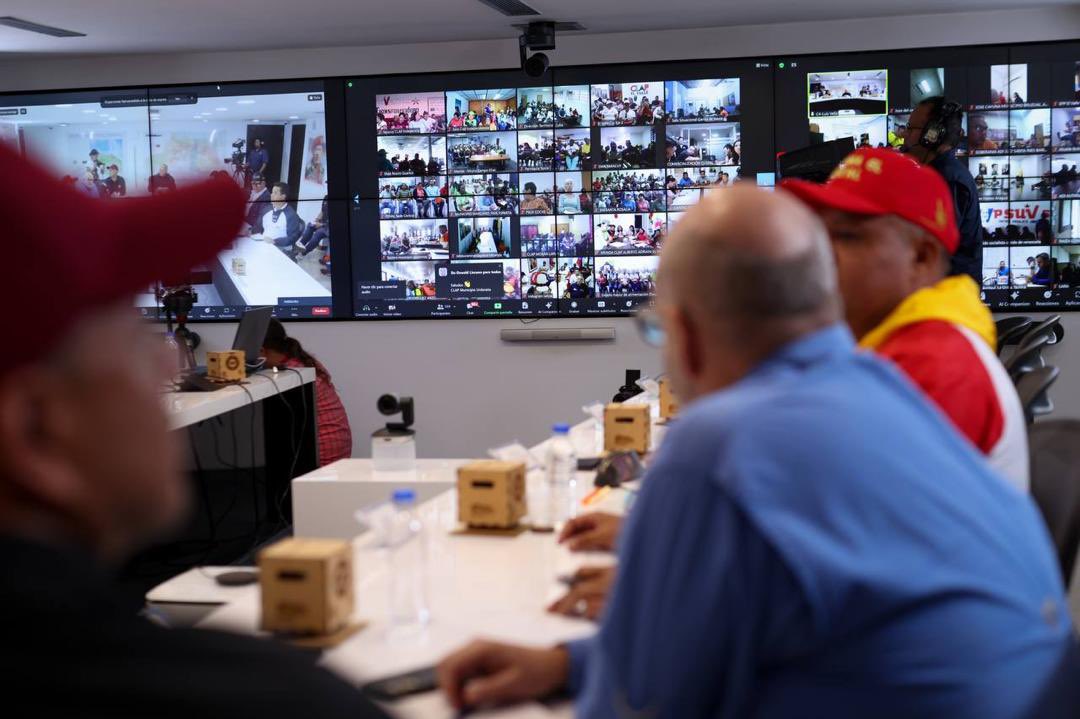 pinfantea's tweet photo. Hoy realizamos un balance de chequeo de la maquinaria 1x10x7.

Invitamos a todo el pueblo venezolano a participar en el Simulacro Electoral de este domingo #30Jun, los centros electorales a disposición para este ejercicio estarán abiertos a partir de las 8:00am.

Nuestra misión para la contundente victoria de este #28Jul está clara: Convencer, Motivar y Organizar.

¡Vamos a la batalla pues! 🇻🇪
