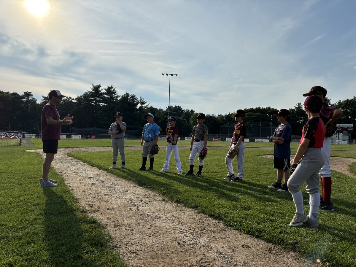 Sharon_SYBSA's tweet photo. Thank you, Coach Yaffe and all the @sharon_baseball players, for this special and memorable practice. Your support means the world to us and highlights the importance of the SHS program in fostering community and developing young talent through @SYBSA_MA ⚾️🦅 https://t.co/sWHycSbPD7