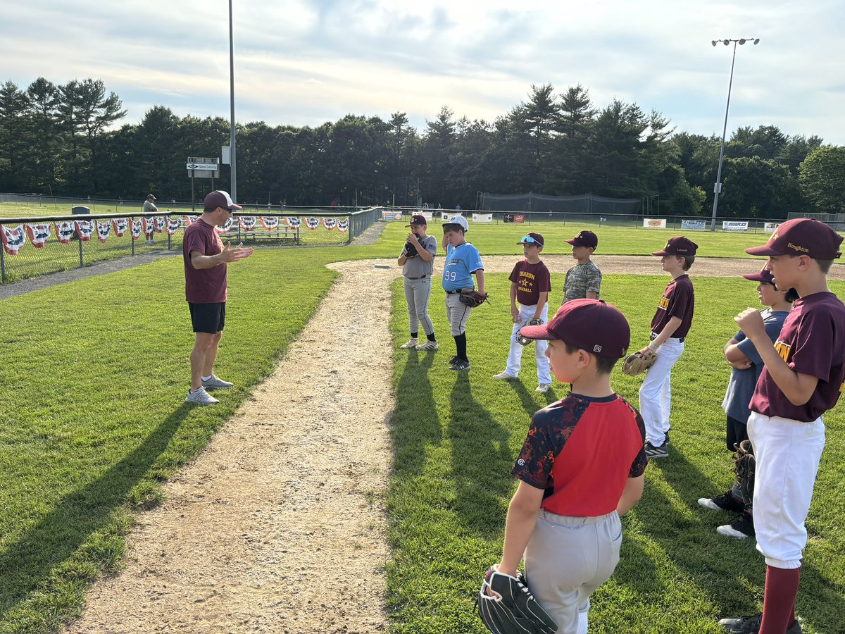 Sharon_SYBSA's tweet photo. Thank you, Coach Yaffe and all the @sharon_baseball players, for this special and memorable practice. Your support means the world to us and highlights the importance of the SHS program in fostering community and developing young talent through @SYBSA_MA ⚾️🦅 https://t.co/sWHycSbPD7