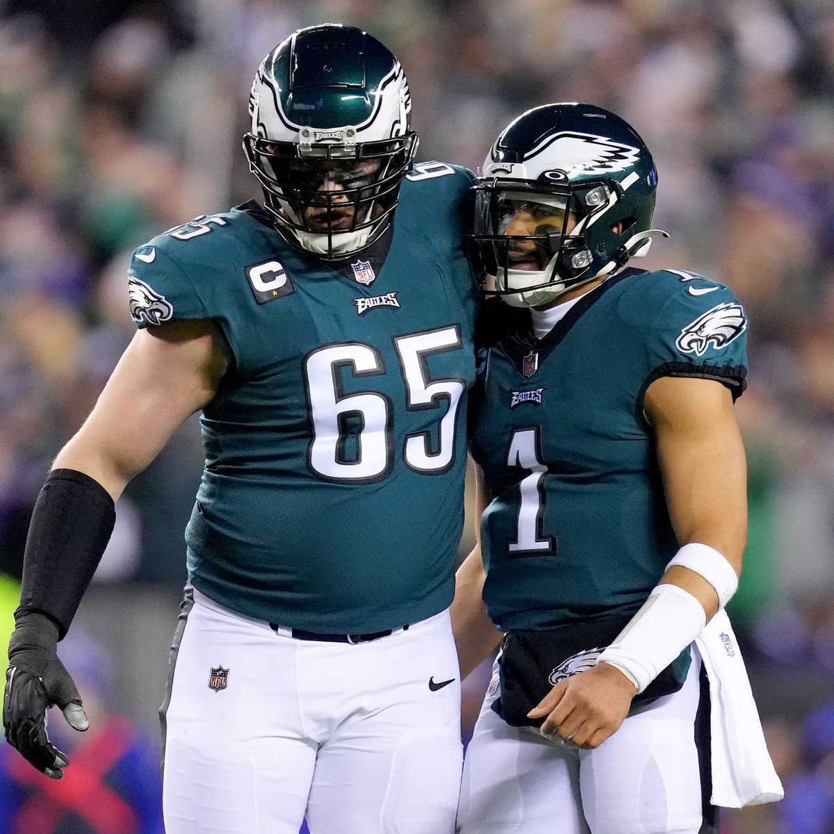 🚨NEWS: #Eagles QB Jalen Hurts has become a more vocal leader this offseason and has gone out of his way to connect with teammates, says Lane Johnson. 

Hurts has MATURED A LOT, which is something Philly needed 👏