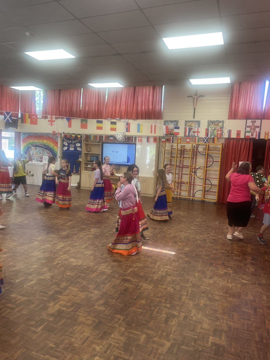 MrC_Year5's tweet photo. We have had a fantastic day for Joint Curriculum Day with Aspull Church and St David’s @OURLADYSASPULL https://t.co/qsdukDmefg