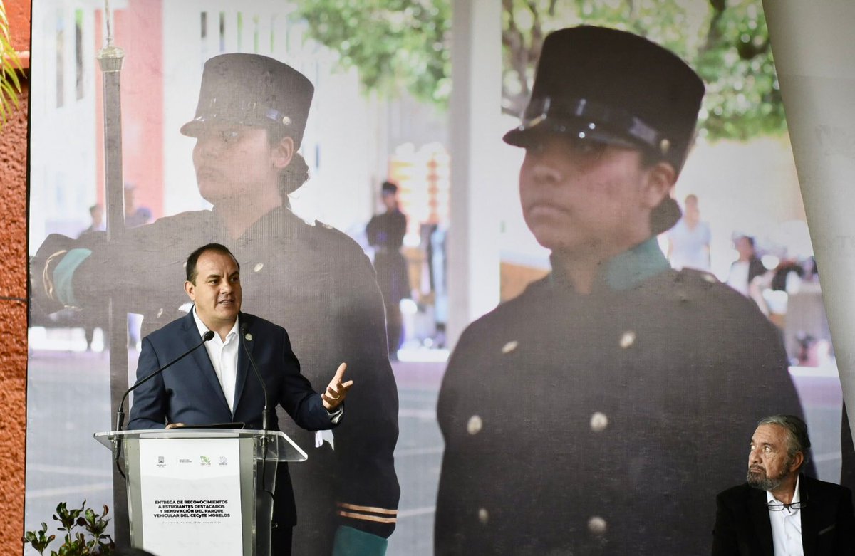 cuauhtemocb10's tweet photo. Además, entregamos 3 unidades de transporte con capacidad para 14 personas a la CECyTE, que servirán de ayuda en la operatividad cotidiana de la institución y a la movilidad de las y los estudiantes que participan en las diferentes convocatorias. https://t.co/Hnsjteow1k