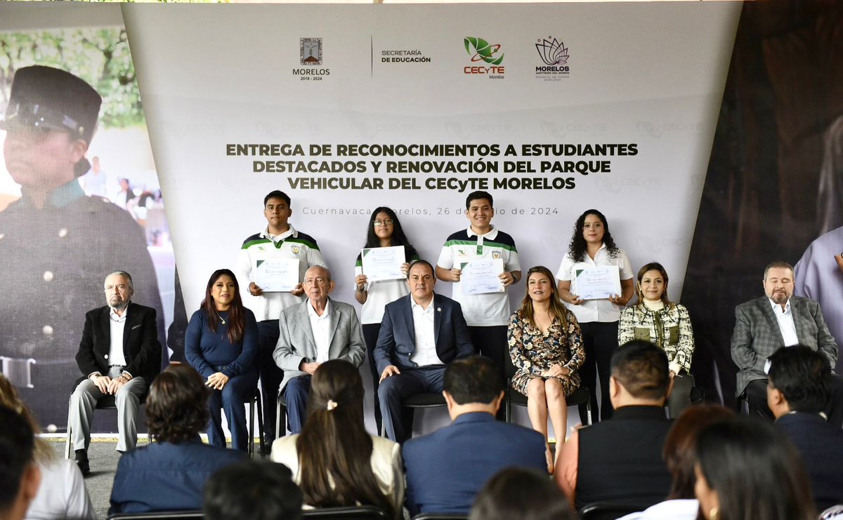 cuauhtemocb10's tweet photo. Además, entregamos 3 unidades de transporte con capacidad para 14 personas a la CECyTE, que servirán de ayuda en la operatividad cotidiana de la institución y a la movilidad de las y los estudiantes que participan en las diferentes convocatorias. https://t.co/Hnsjteow1k
